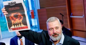 La censura di Mosca blocca il sito della nuova testata legata a Novaya Gazeta: “Accusati di screditare le Forze armate”