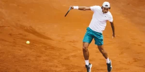 Il tennista italiano Lorenzo Musetti ha vinto il torneo di Amburgo, il primo della sua carriera