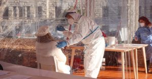 Coronavirus, oggi 23.699 nuovi casi (-24% settimanale) e 104 morti