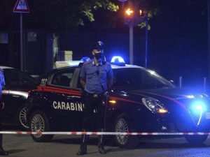 Omicidio-suicidio tra Lombardia e Canton Ticino: uccide il compagno della ex, spara a lei e poi si ammazza