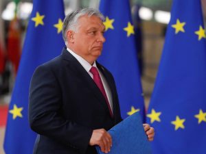 Orbán torna a sfidare l’Ue: “Non mescoliamo le razze”