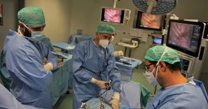 Prima due interventi con robot al Papa Giovanni di Bergamo: operata anche una bimba di 3 anni con neoplasia