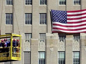 Pil Usa, nuovo calo a  -0,9% Stati Uniti tecnicamente in  recessione. La Fed alza i tassi