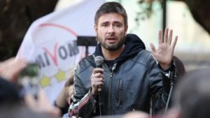 M5s, Di Battista candidato? A bloccarlo c’è un cavillo