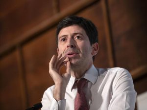 Speranza terrorizzato dai sondaggi: “Uniamoci contro la destra”