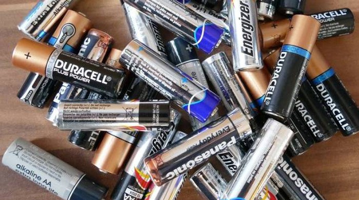 Innovazione, si può fare la batteria biodegradabile con carta e acqua