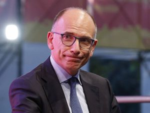 “Tassa pure la morte”, “Ce l’ha col ceto medio”. Levata di scudi contro Letta