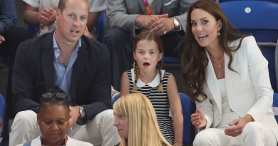 Princess Charlotte Gets Excited By Swim Races at the Commonwealth Games