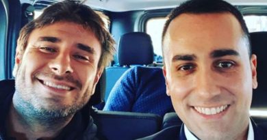 Di Battista: “Di Maio trasformista, arrivista, disposto a ogni compromesso per stare nei palazzi. Chi lo conosce lo evita”