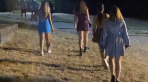 “Giulia e Alessia? La vita va avanti”. La notte dei giovanissimi in Riviera