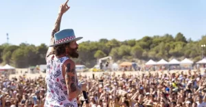 Controlli al Jova Beach Party su lavoratori in nero, sospese 4 ditte