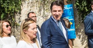 Scontro social su lavoro e tasse tra Meloni e Conte. Lei: “Più assumi e meno paghi”. Lui: “Questa l’ho già sentita. Anzi, l’ho fatta”