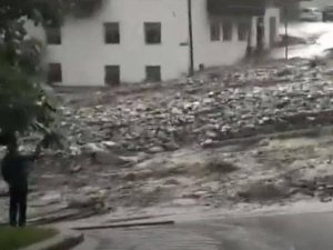 Maltempo frane e strade chiuse: in val di Fassa già 100 evacuati