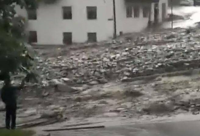 Maltempo frane e strade chiuse: in val di Fassa già 100 evacuati