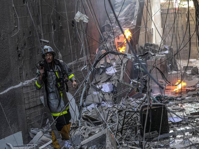 Raid di Israele a Gaza, ucciso leader della Jihad islamica. Richiamati 25.000 riservisti