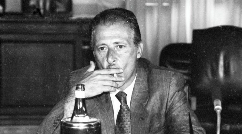 Trattativa, la strage di via D’Amelio accelerata da Riina perché Paolo Borsellino era “interessato al dossier mafia appalti”