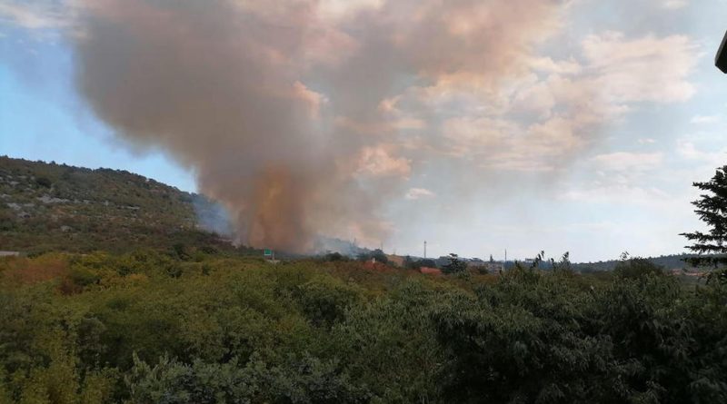 C’è un nuovo grande incendio sul Carso