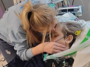 Archie Battersbee è morto. La madre: “Ha combattuto fino alla fine”
