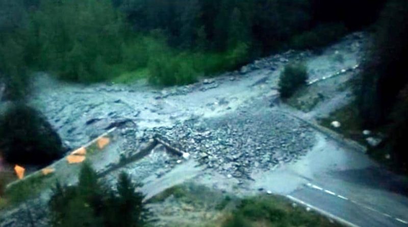 Frana in val Ferret, Courmayeur resta senza acqua potabile. Proteste e disagi per i turisti