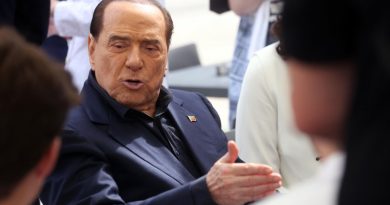 Elezioni politiche 2022, Berlusconi: mi candido al Senato. Letta: “Meloni cerca di incipriarsi, ma operazione complicata”. Cottarelli dice sì a Pd e +Europa