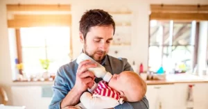 Al via da sabato le nuove regole per i congedi: 10 giorni per i papà retribuiti al 100%