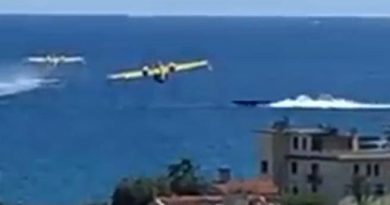 Chi è  il pilota del motoscafo che ha rischiato l’incidente con il Canadair: «Vedono una barca da 1 milione e mezzo e puntano il dito»