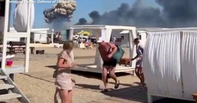 Kiev e il video ironico per i turisti russi in Crimea: “La crema solare non vi protegge dal fumo”