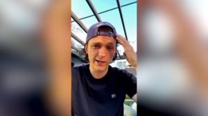 Tom Holland si prende una pausa dai social: “Sono dannosi per la mia salute mentale”
