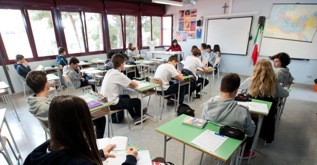 Scuola, un mese al rientro in classe. Il calendario regionale e le regole post covid