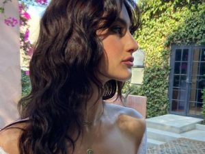 Chocolate Cherry Hair Color: The Dye Job That’s Trending for Fall 2022