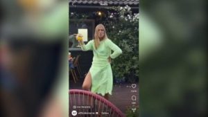 Solidarietà a Sanna Marin: le donne finlandesi ballano su twitter