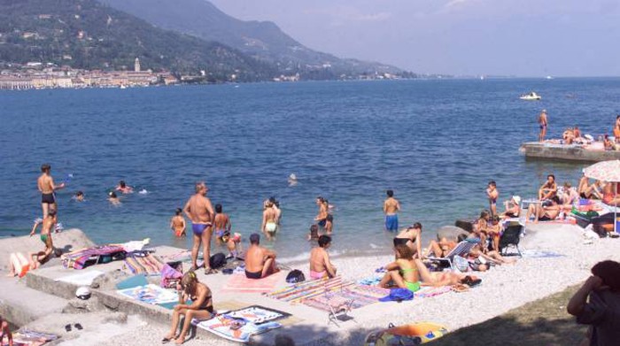 Dramma sul lago di Garda, 17 enne si tuffa e batte la testa: è gravissimo