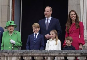 Ritorno a scuola vicino a Windsor per i principini: il trasloco dei Cambridge accanto alla regina