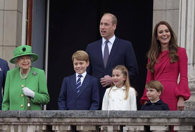Ritorno a scuola vicino a Windsor per i principini: il trasloco dei Cambridge accanto alla regina