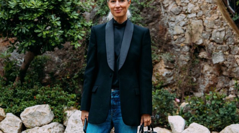 The Best Straight Leg Jeans are Stylish and Versatile