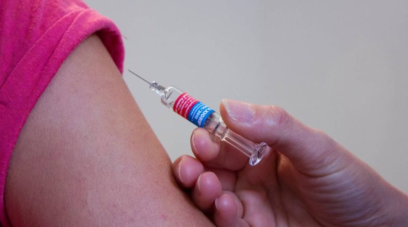 Moderna contro Pfizer, i vaccini in tribunale: “Violati i brevetti mRna”