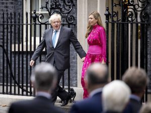 Truss promette miracoli. Ma il saluto di BoJo mette Liz già all’angolo