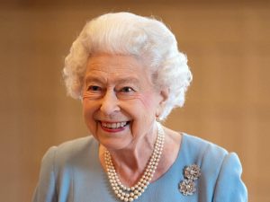 Da Churchill al Covid dai Beatles alla Brexit. Lilibet ha attraversato la storia con il sorriso di compunta eleganza. L’arcobaleno d’addio