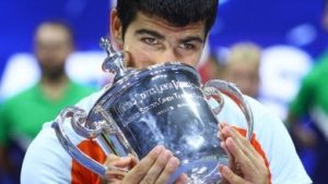 Carlos Alcaraz vince gli Us Open e diventa il più giovane numero uno del mondo: battuto Ruud