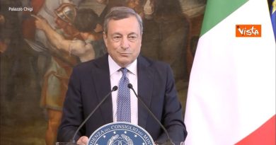 Draghi agli azzurri della pallavolo: “I veri campioni prima o poi tornano a vincere. Lo spirito di squadra paga sempre, non solo nello sport”