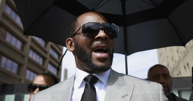 Il cantante americano R. Kelly è stato condannato anche per reati di pedopornografia