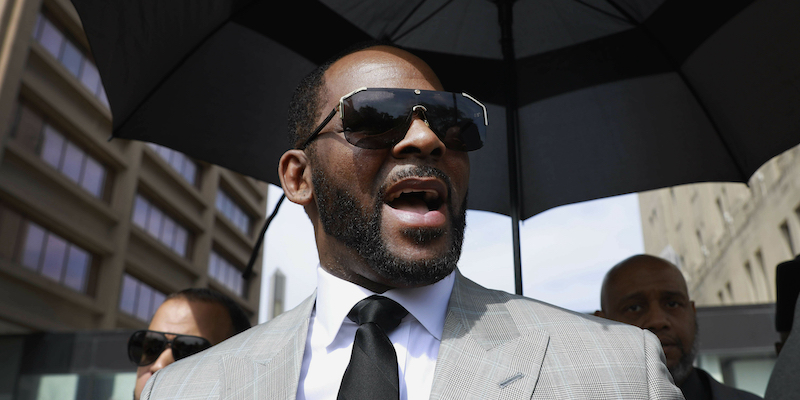 Il cantante americano R. Kelly è stato condannato anche per reati di pedopornografia