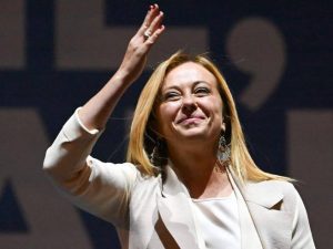 Meloni: “Presidenzialismo anche da soli” Letta: “La destra vuole disfare l’Europa”