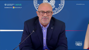 Crozza diventa Cingolani: “Crisi energetica? Stufa a legna in casa in attesa della fissione nucleare del 2060…”