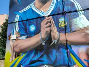 La prima strada intitolata a Maradona