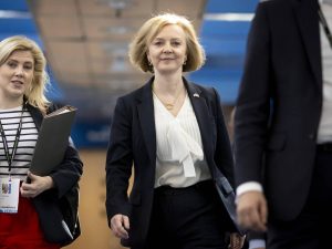 Retromarcia sul taglio delle tasse: la sconfitta politica di Liz Truss