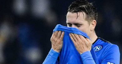 Napoli, infortunio per Zielinski: arriva il comunicato del club