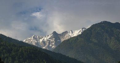 Almeno 4 persone sono morte e diverse decine sono disperse a causa di una valanga sull’Himalaya