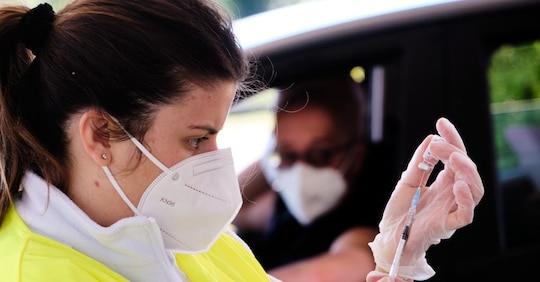 Covid, ondata autunnale. Dalle restrizioni ai vaccini, qual è la linea del centrodestra