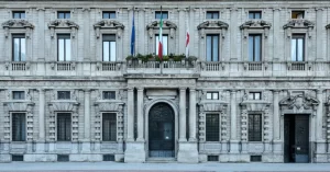 Milano, il Comune razionalizza lo smart working: tutti a casa il venerdì contro il caro-energia